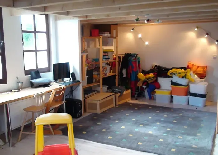 Villa Spacieuse Avec Piscine A *