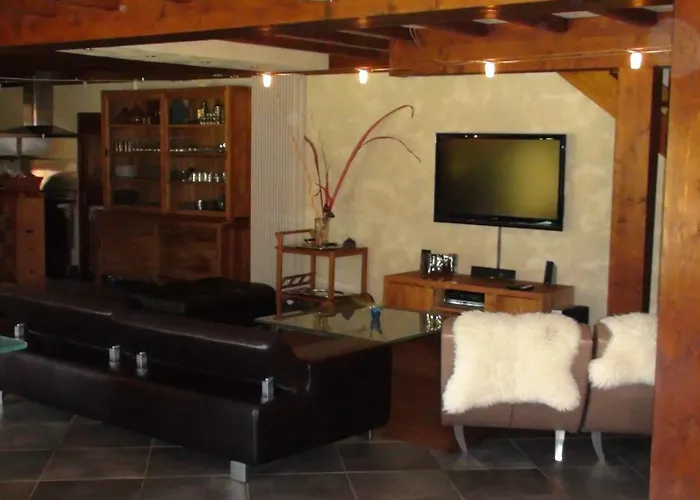 Spacieuse Avec Piscine A Villa Le Chambon-sur-Lignon